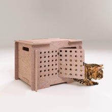 Lade das Bild in den Galerie-Viewer, Hölzernes Katzenhaus im Freien | Cube Portable House &amp; Carrier für Kätzchen, Hamster, Hasen, kleine Haustiere | Versteckte Katzentoilette
