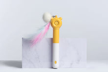 Carica l&#39;immagine nel visualizzatore di Gallery, &#39;KITIQUE&quot; 3-in-1 Retractable and Extendable Feathered and Laser Wand Kitty Cat Teaser
