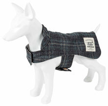 Cargar imagen en el visor de la galería, 2-In-1 Windowpane Plaided Dog Jacket With Matching Reversible Dog Mat
