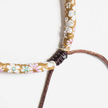 Cargar imagen en el visor de la galería, Touchcat Lucky Charms Designer Cable Necklace Cat Collar

