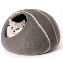 Cargar imagen en el visor de la galería, Cat Cave Bed -Handmade Wool with Mouse Toy
