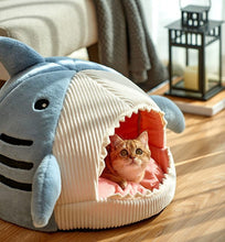 Charger l&#39;image dans la galerie, Lavable Shark Cat House Cute Pet Sleeping Bed Warm Soft Cat Nest Chenil Kitten Cave

