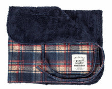 Carica l&#39;immagine nel visualizzatore di Gallery, 2-In-1 Tartan Plaided Dog Jacket With Matching Reversible Dog Mat
