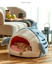 Charger l&#39;image dans la galerie, Lavable Shark Cat House Cute Pet Sleeping Bed Warm Soft Cat Nest Chenil Kitten Cave
